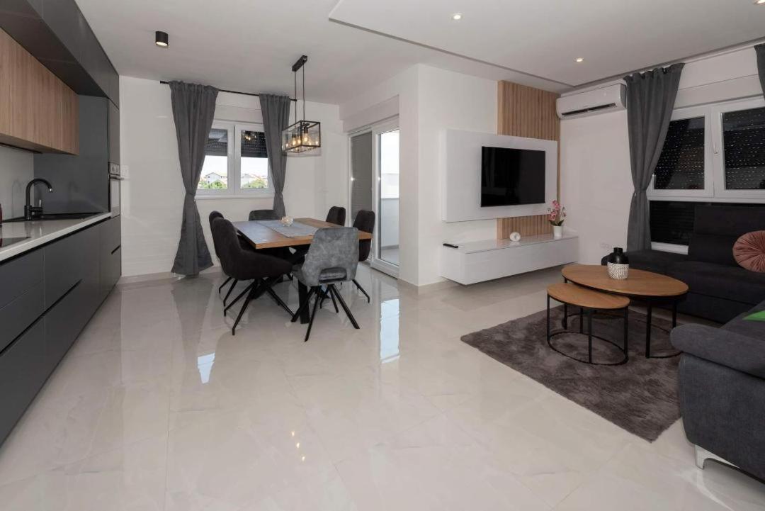 Penthouse Paola- Modern And Luxury In *