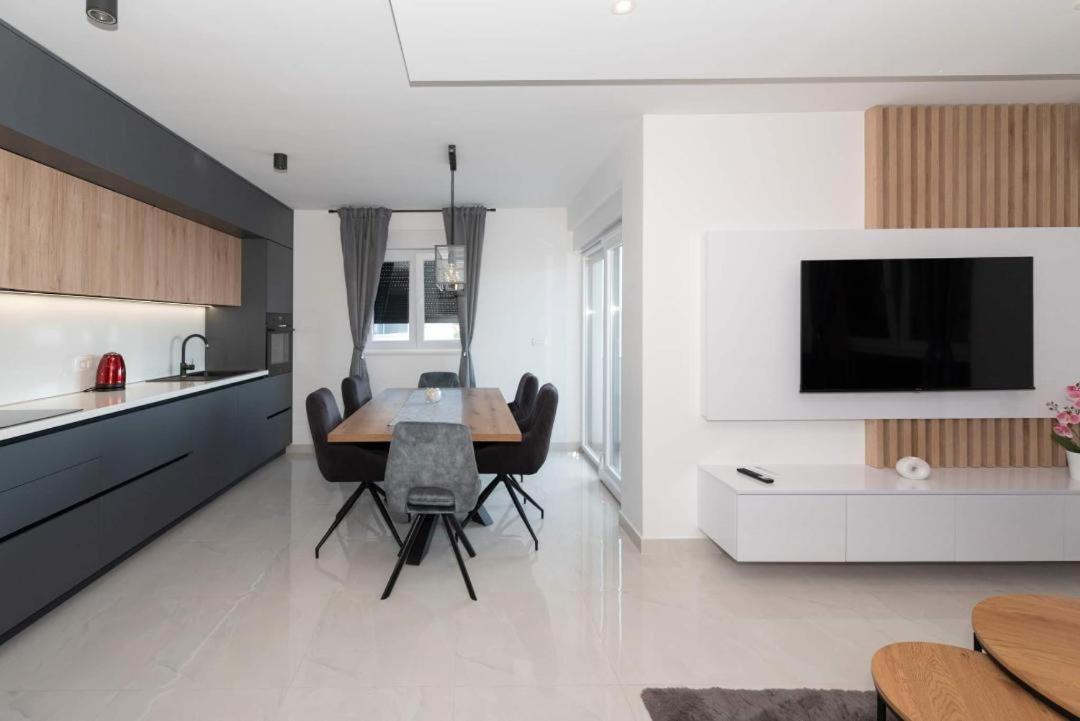 Penthouse Paola- Modern And Luxury In *